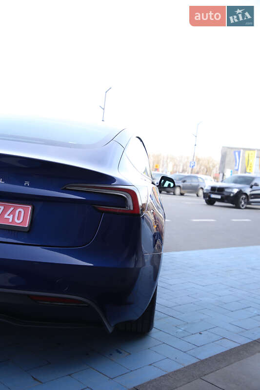 Седан Tesla Model 3 2024 в Луцке