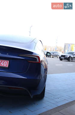 Седан Tesla Model 3 2024 в 