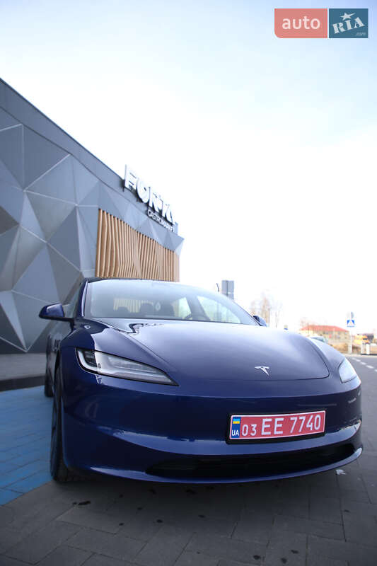 Седан Tesla Model 3 2024 в Луцке