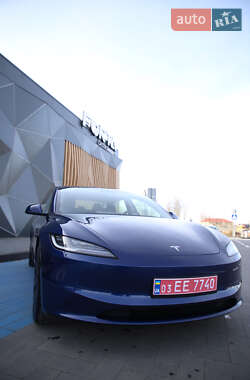 Седан Tesla Model 3 2024 в 