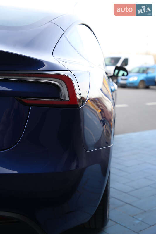 Седан Tesla Model 3 2024 в Луцке