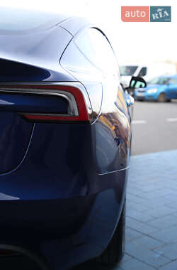 Седан Tesla Model 3 2024 в 