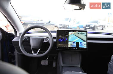 Седан Tesla Model 3 2024 в 