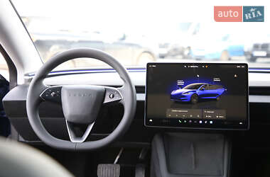 Седан Tesla Model 3 2024 в 