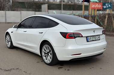 Седан Tesla Model 3 2022 в 