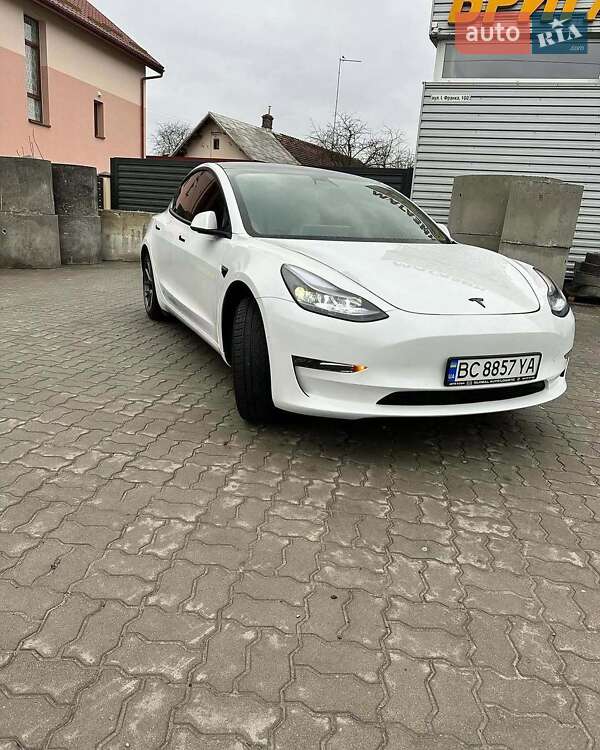 Седан Tesla Model 3 2021 в Львові