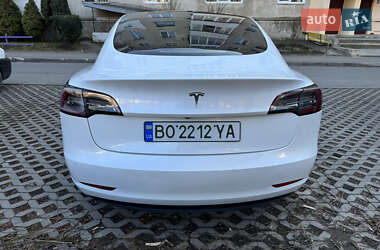 Седан Tesla Model 3 2020 в 