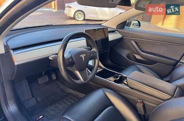 Седан Tesla Model 3 2019 в Чернівцях