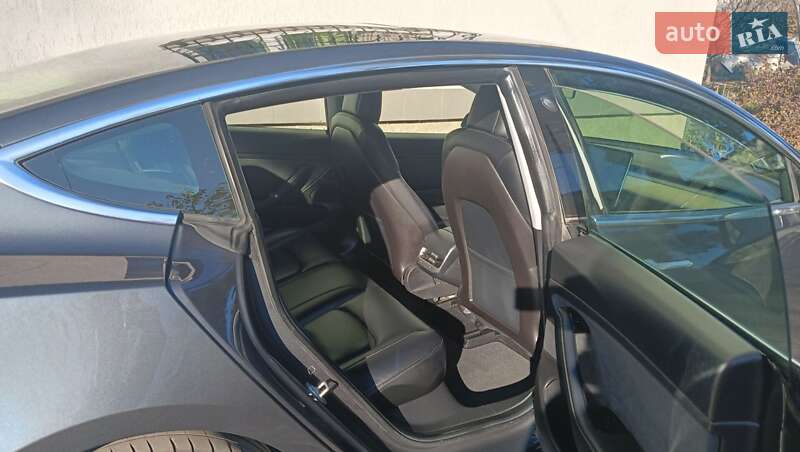 Седан Tesla Model 3 2019 в Києві