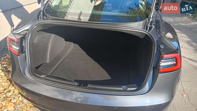 Седан Tesla Model 3 2019 в Києві