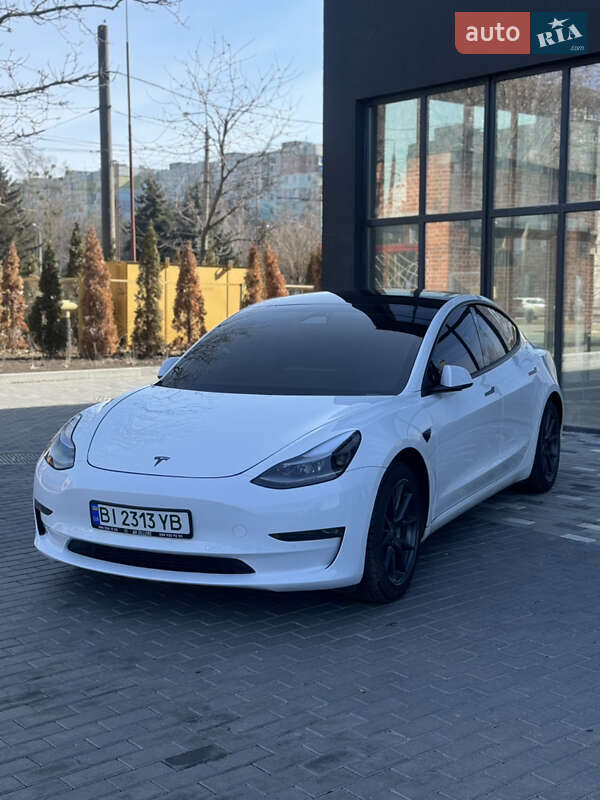 Седан Tesla Model 3 2021 в Полтаві