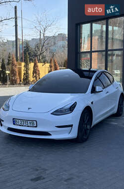 Седан Tesla Model 3 2021 в 