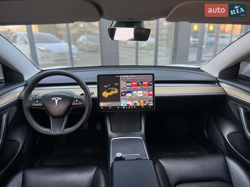 Седан Tesla Model 3 2021 в Полтаві