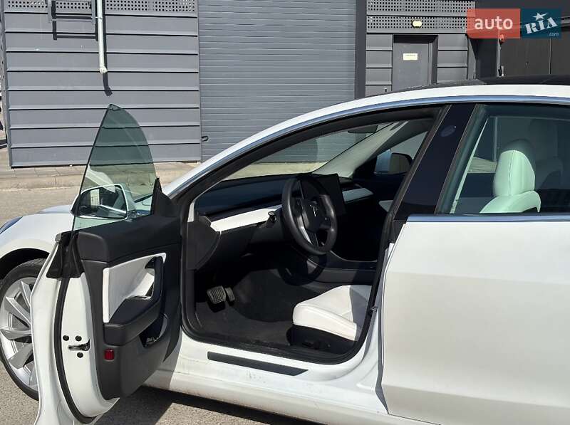 Седан Tesla Model 3 2020 в Киеве