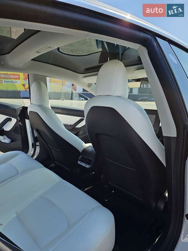 Седан Tesla Model 3 2020 в Киеве