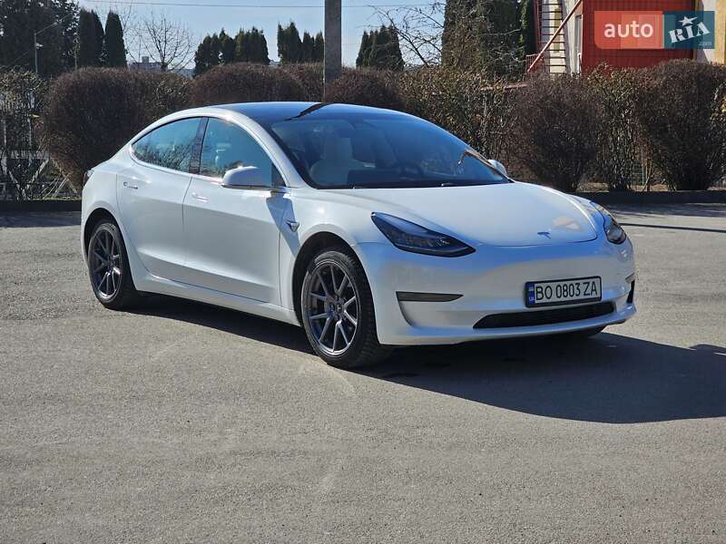 Седан Tesla Model 3 2019 в Тернополі