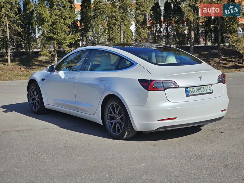 Седан Tesla Model 3 2019 в Тернополі