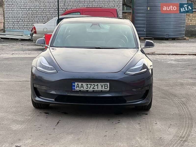 Tesla Model 3 2020