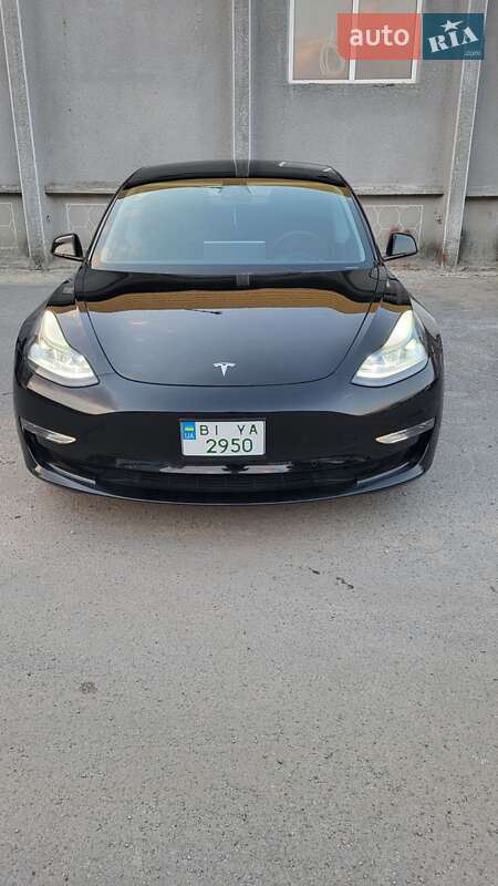 Седан Tesla Model 3 2022 в Кременчуці