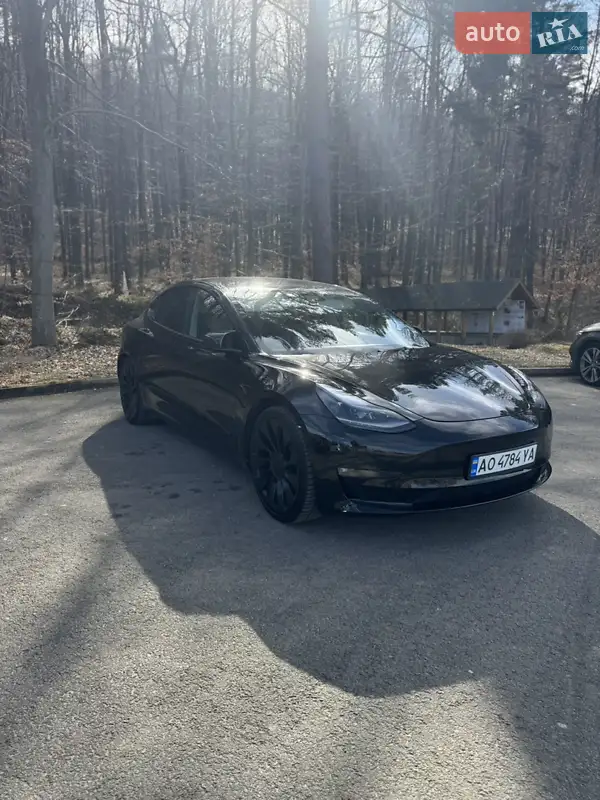 Седан Tesla Model 3 2021 в 
