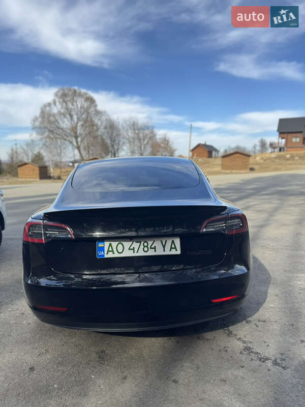 Седан Tesla Model 3 2021 в Ужгороді