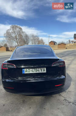 Седан Tesla Model 3 2021 в 