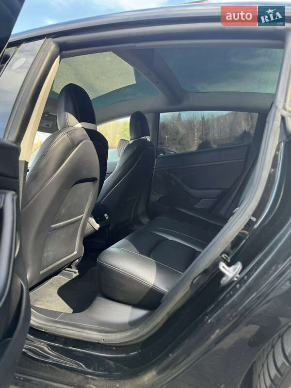 Седан Tesla Model 3 2021 в Ужгороді