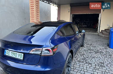 Седан Tesla Model 3 2022 в 