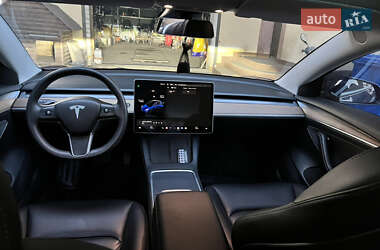 Седан Tesla Model 3 2022 в 