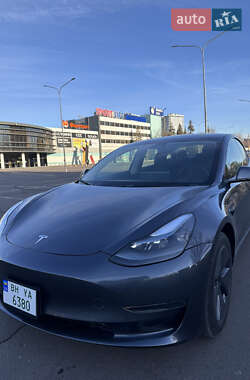 Седан Tesla Model 3 2023 в 