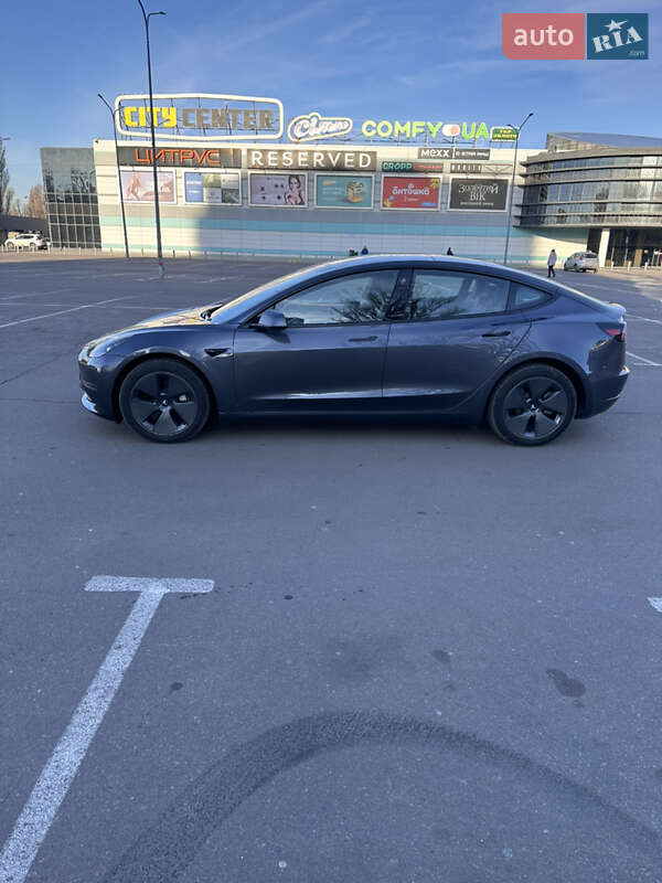 Седан Tesla Model 3 2023 в Одесі