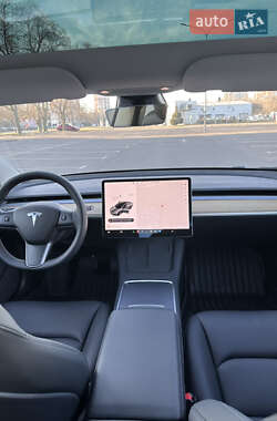 Седан Tesla Model 3 2023 в 