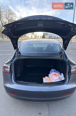 Седан Tesla Model 3 2023 в 