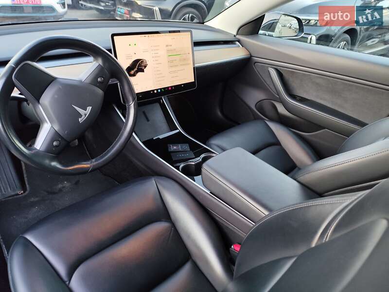Седан Tesla Model 3 2019 в Києві