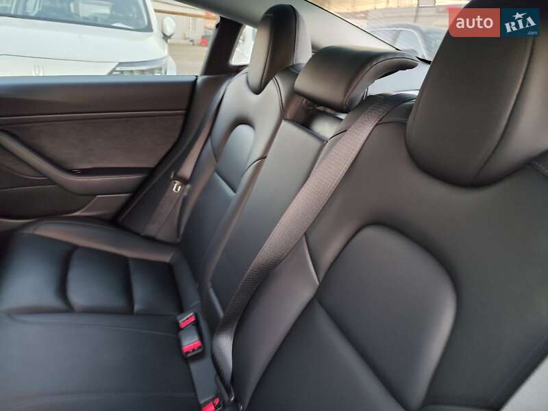 Седан Tesla Model 3 2019 в Києві