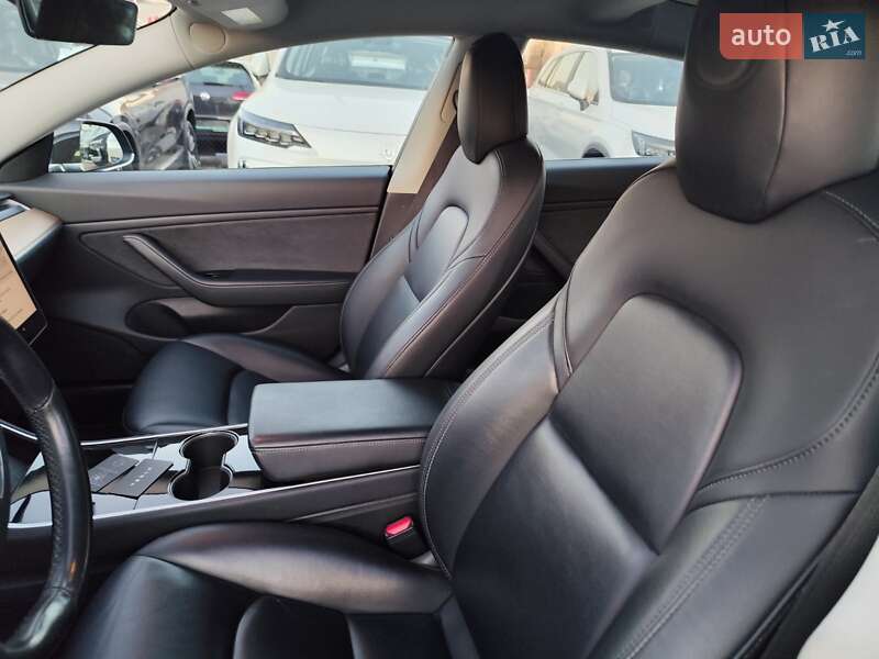 Седан Tesla Model 3 2019 в Києві