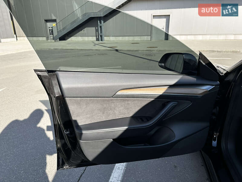 Седан Tesla Model 3 2021 в Києві