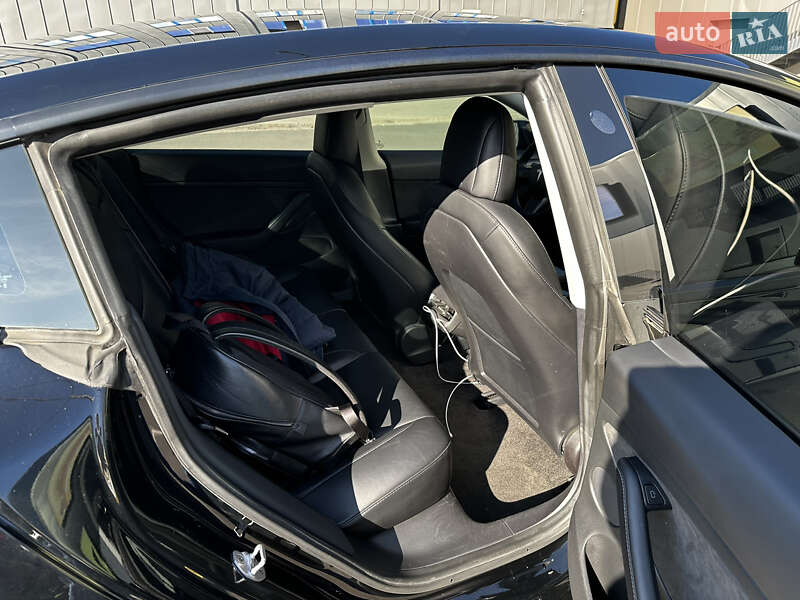 Седан Tesla Model 3 2021 в Києві