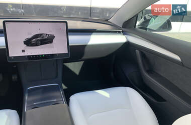 Седан Tesla Model 3 2023 в 