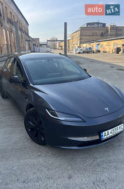 Седан Tesla Model 3 2024 в 