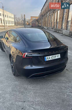 Седан Tesla Model 3 2024 в 