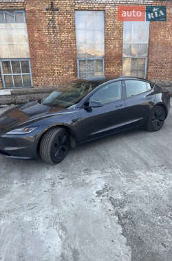 Седан Tesla Model 3 2024 в 