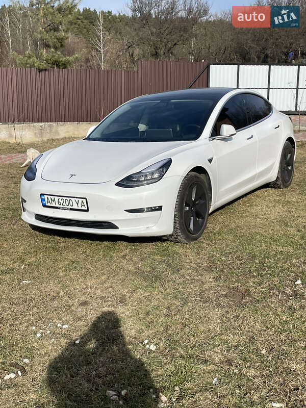 Седан Tesla Model 3 2019 в 