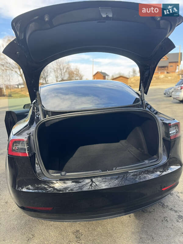 Седан Tesla Model 3 2021 в Ужгороді