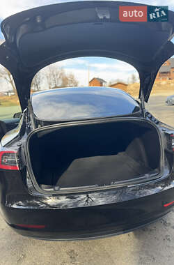 Седан Tesla Model 3 2021 в 