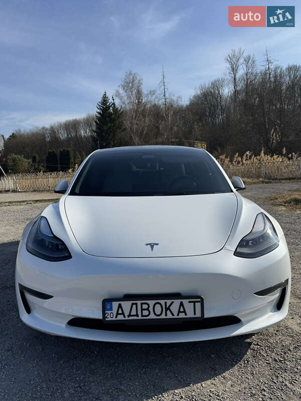 Седан Tesla Model 3 2022 в Чорткові