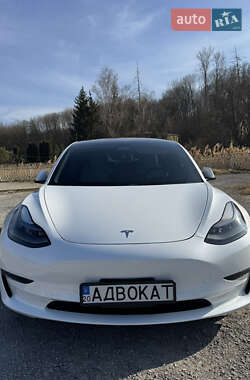 Седан Tesla Model 3 2022 в 