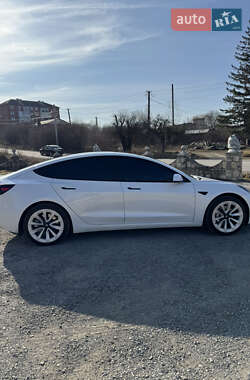 Седан Tesla Model 3 2022 в 