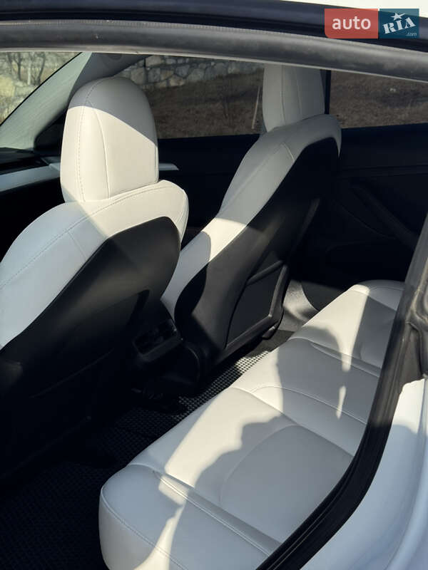 Седан Tesla Model 3 2022 в Чорткові