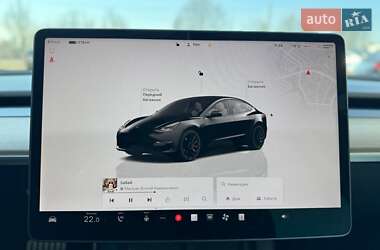 Седан Tesla Model 3 2022 в 